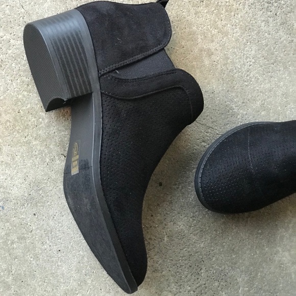 2 left! City Class Black Slip On Chelsea Bootie - Picture 5 of 5